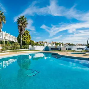 Oura Beachside Retreat: Pool, Wi-fi & Location Apartment
